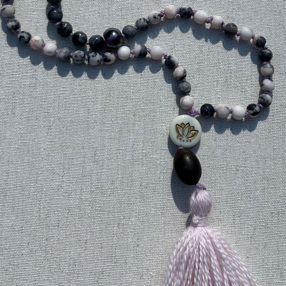 Japa Mala 108 Beads - Pink Jasper, Agate, Indian Glass Beads and Tassel - Picture 5 of 5